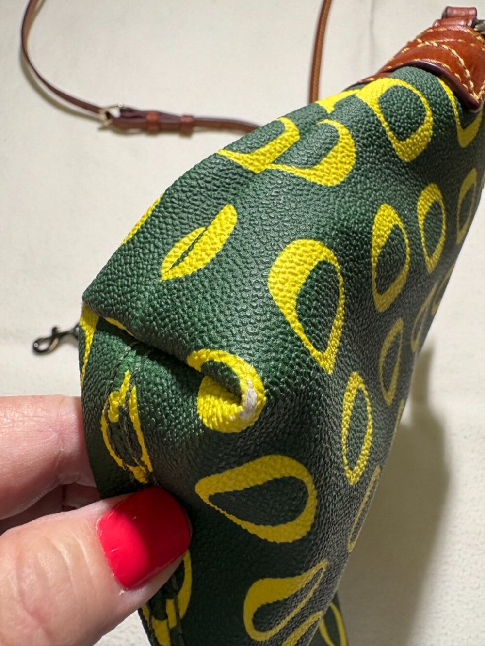 Dooney & Bourke Crossbody: University of Oregon - Go Ducks! - Picture 7 of 9